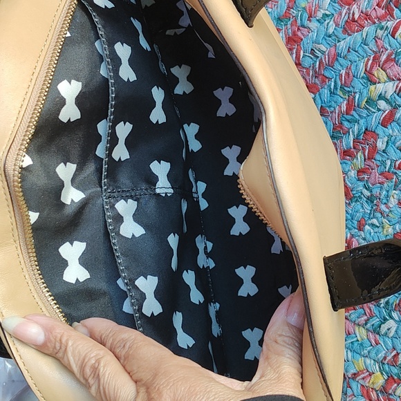 Kate Spade Elegant Black and Tan Women's Handbag Set - Picture 4 of 8